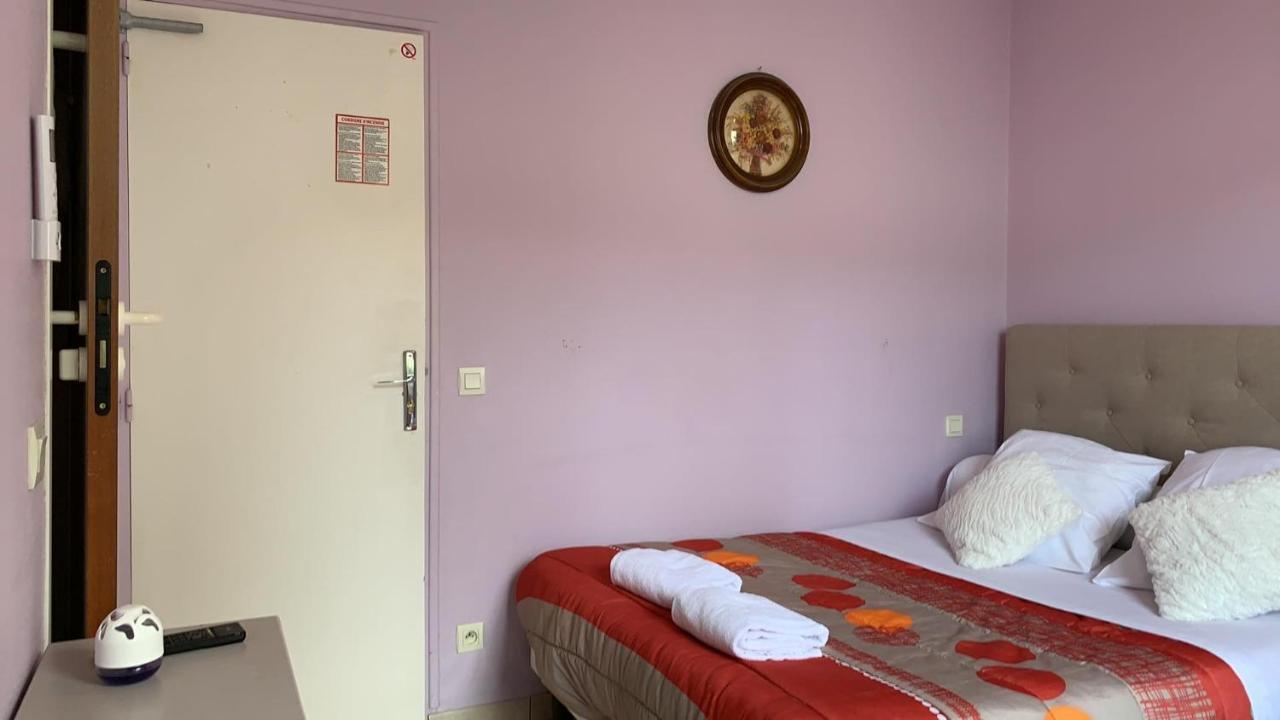 Hotel Du Cygne De La Croix Blanche Lailly-en-Val Exteriör bild