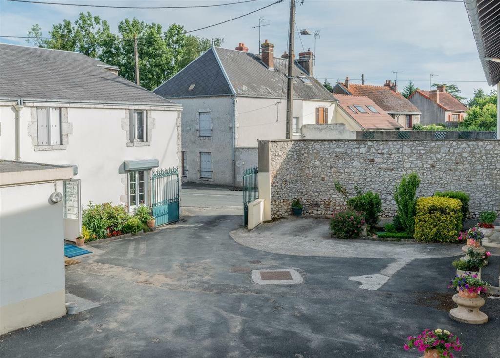 Hotel Du Cygne De La Croix Blanche Lailly-en-Val Exteriör bild