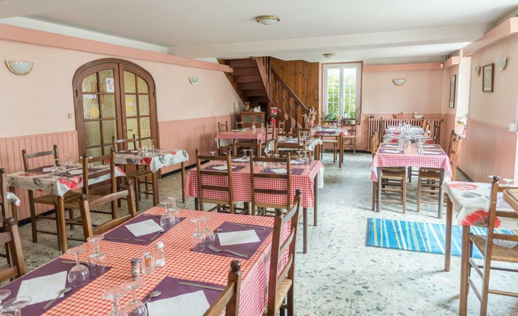 Hotel Du Cygne De La Croix Blanche Lailly-en-Val Exteriör bild