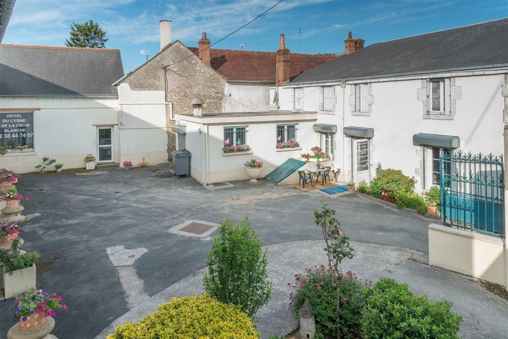 Hotel Du Cygne De La Croix Blanche Lailly-en-Val Exteriör bild