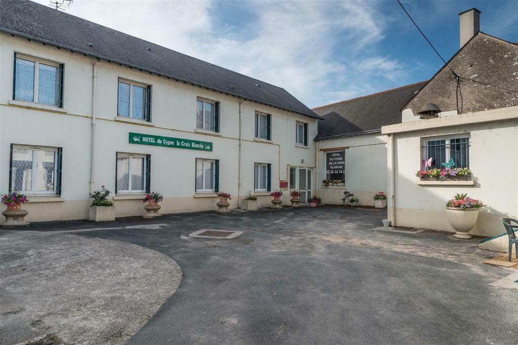 Hotel Du Cygne De La Croix Blanche Lailly-en-Val Exteriör bild