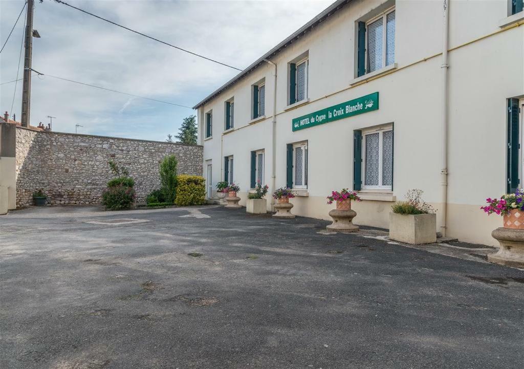 Hotel Du Cygne De La Croix Blanche Lailly-en-Val Exteriör bild